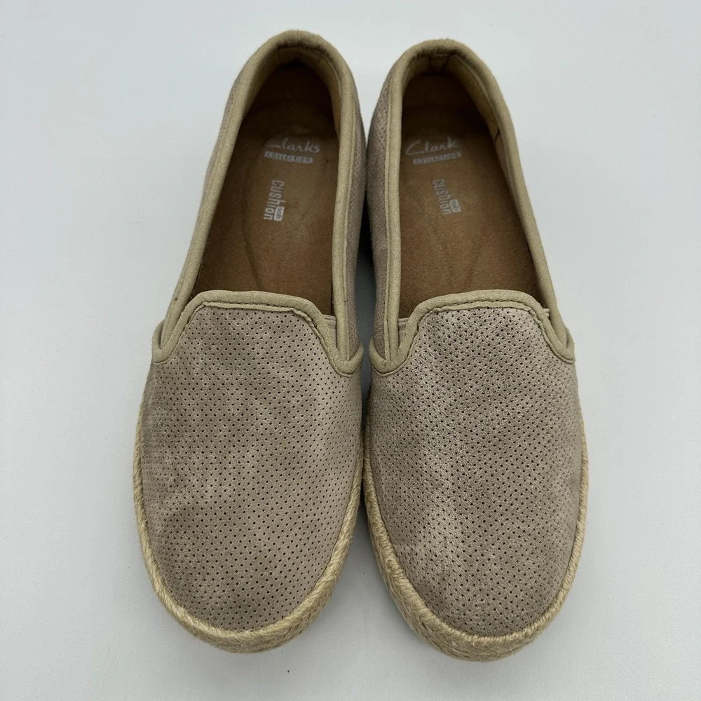 Clarks Soft Cushion‎ Shoes Womens Size 7.5 Beige Suede Slip On Espadrille Flats